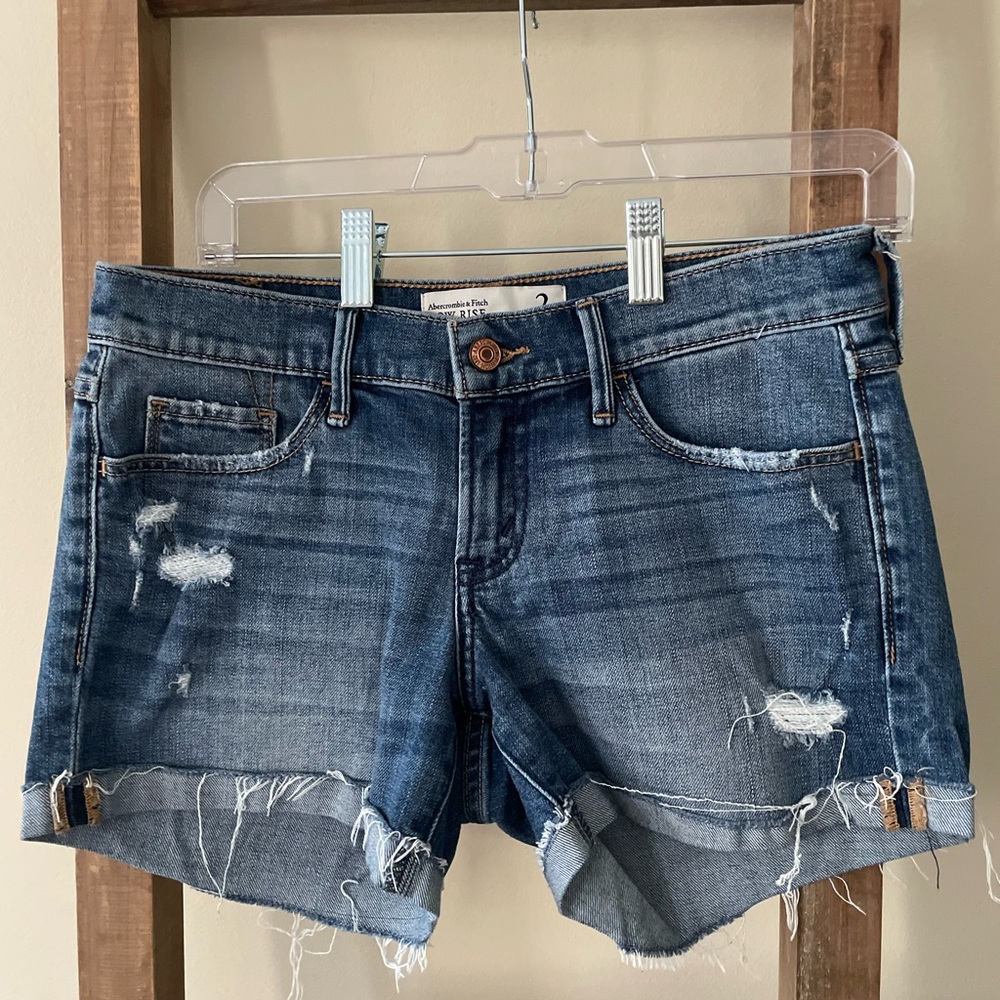 Abercrombie & Fitch Lowrise Short Size 26 (Size 2)